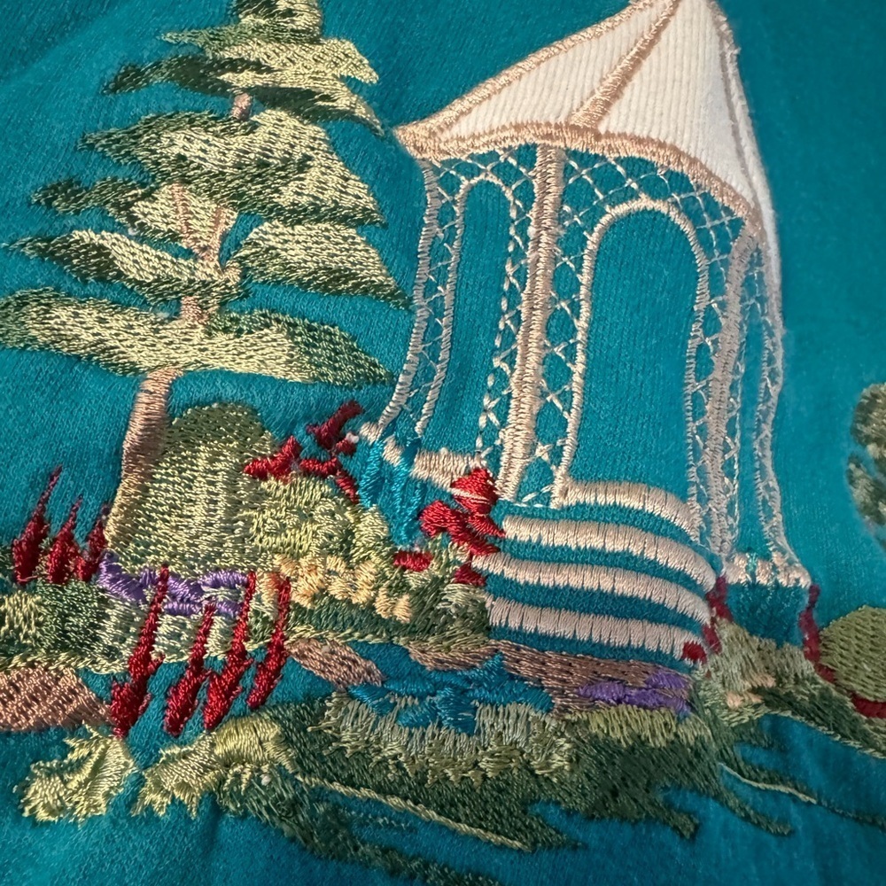 VTG Winter Themed Embroidered Gazebo Garden Grannycore Oversized Sweatshirt 1X - Picture 6 of 11